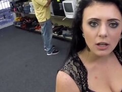 Pawnee facialized cubierto de semen por dinero. Facialized pawnee cubierto en pawn brokers cum por dinero